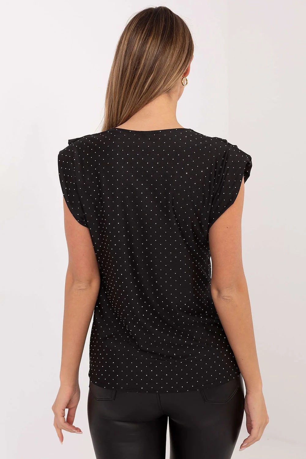 chemisier femme noir pois blancs encolure drapée épaulettes épaules structurées satinée fluide légèrement ajustée longueur hanches strass scintillants polyester élasthanne