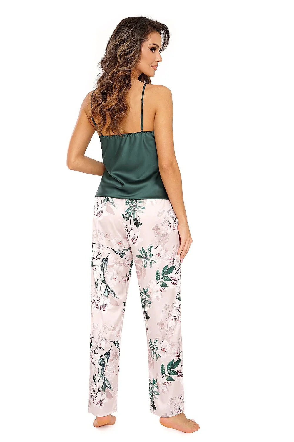 Pyjama femme en satin NELLY LONG, chemise à bretelles fines, pantalon longueur cheville, couleur vert foncé et rose argenté floral