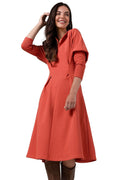 robe midi terracotta manches longues col cheminée ajustée taille cintrée plis jupe évasée maille structurée stretch ponte poignets côtelés raffinée
