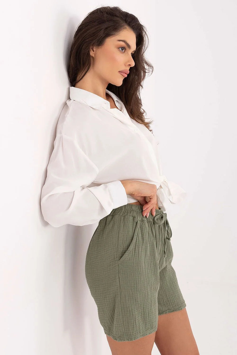 shorts femme mousseline coton léger respirant kaki taille haute jambes larges ceinture nouer poches latérales mi cuisse