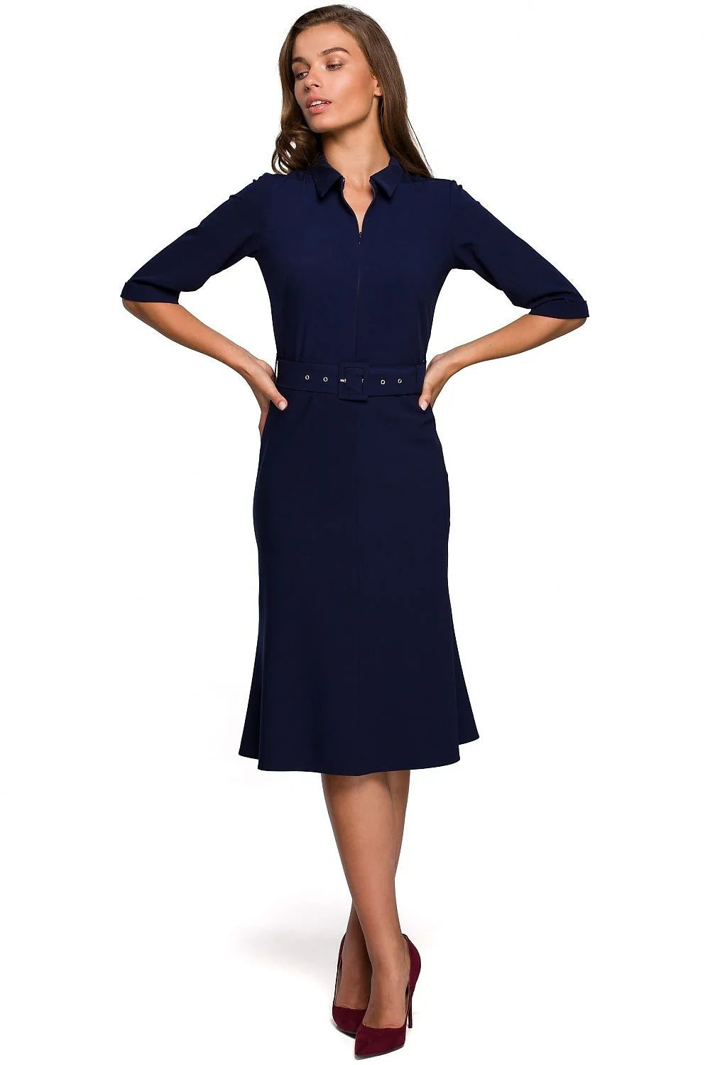 robe élégante noire chemisier midi manches mi longues col chemise cintrée taille haute ceinture intégrée boucle rectangulaire œillets