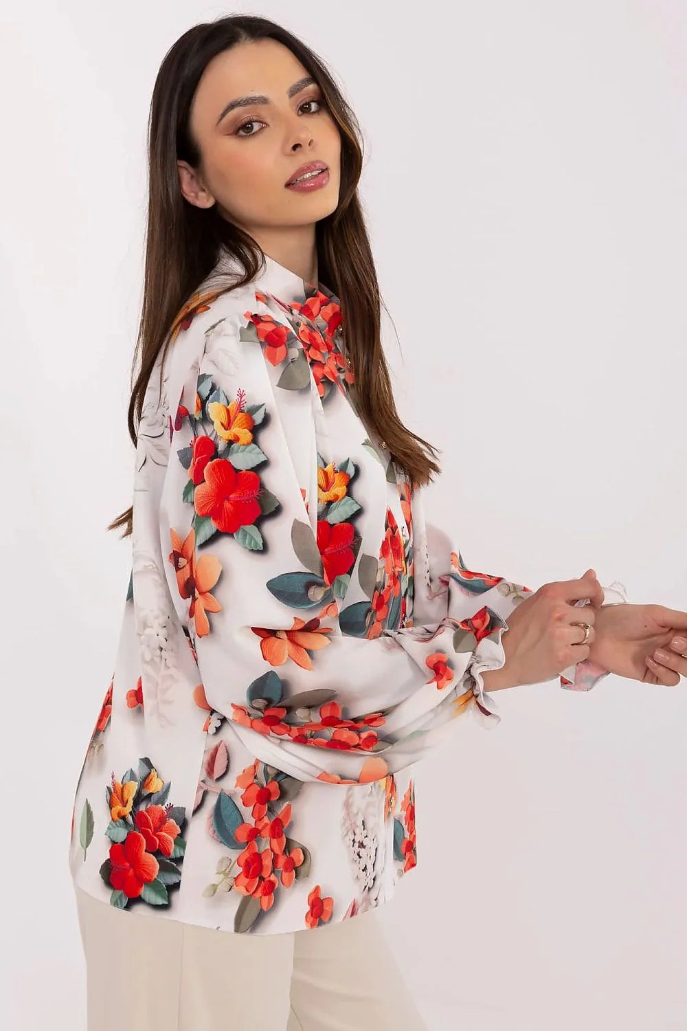 Chemise femme manches longues motif floral vibrant col montant tissu fluide coupe ample occasion spéciale travail