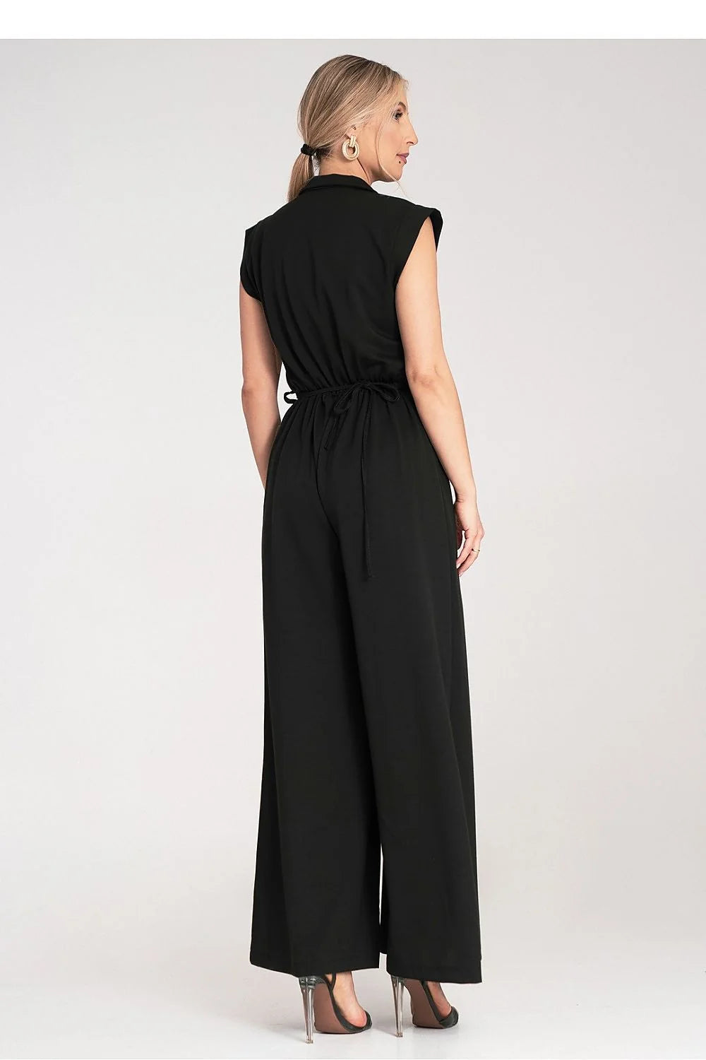 combinaison Figl noire élégante intemporelle sans manches ceinture fleur textile col chemisier boutons nacrés taille cintrée jambes larges