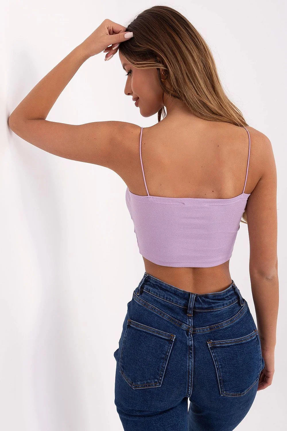 Haut court pour femmes bretelles fines coton côtelé couleur lavande style minimaliste coupe ajustée décolleté rectangulaire veste ou chemise