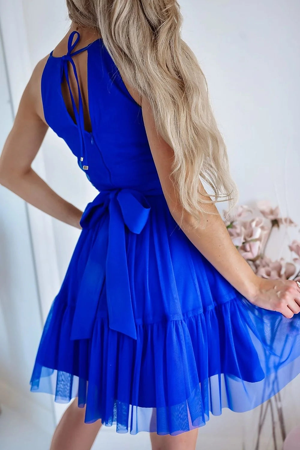 robe courte soirée bleu électrique bretelles spaghetti épaules nues corsage froncé ceinture strass taille haute jupe évasée tulle doublée fluide