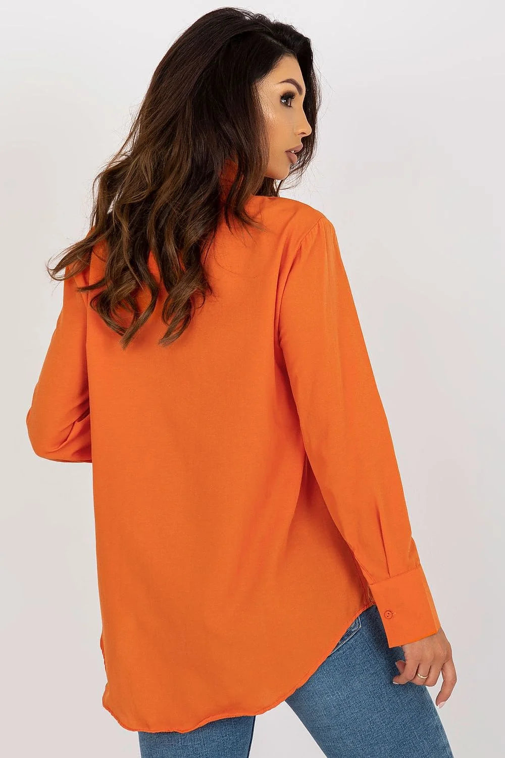 chemise femme manches longues droite oversize orange vibrant coton polyester fluide poche poitrine poignets boutonnés ourlet arrondi chaîne dorée