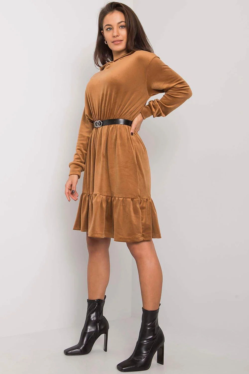 Robe velours marron élégante à col roulé manches longues avec ceinture boucle automne femme