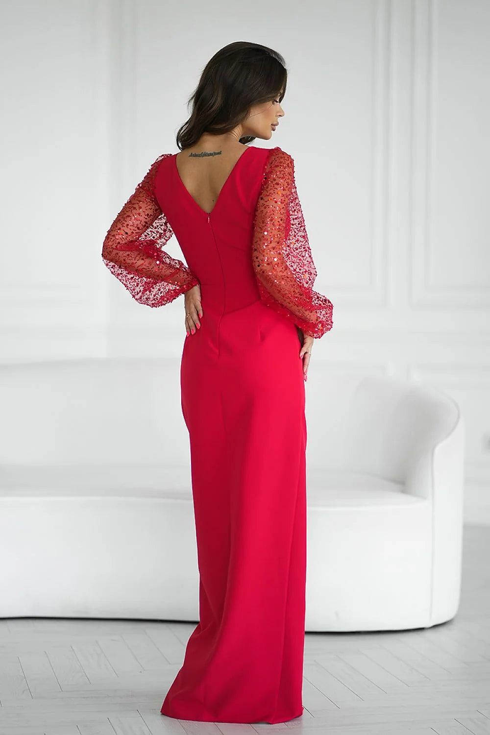 robe longue élégante manches longues paillettes encolure cœur fente latérale jupon ajustable cintrée taille drapée satinée scintillante glamour