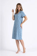 Robe de chambre féminine en coton imprimé feuilles blanches bleu clair encolure en V manches courtes poches latérales