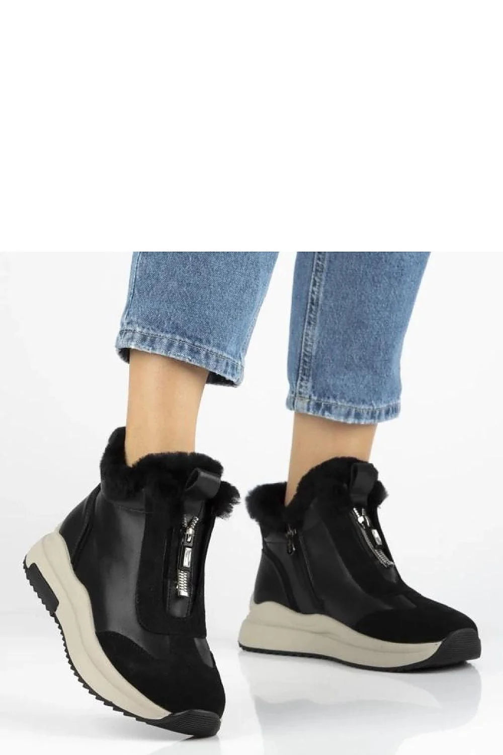 bottines noires cuir naturel fourrées plateforme 4cm semelle crantée zippée fermeture talon compensé maintien isolante urbaine confortable finition soignée