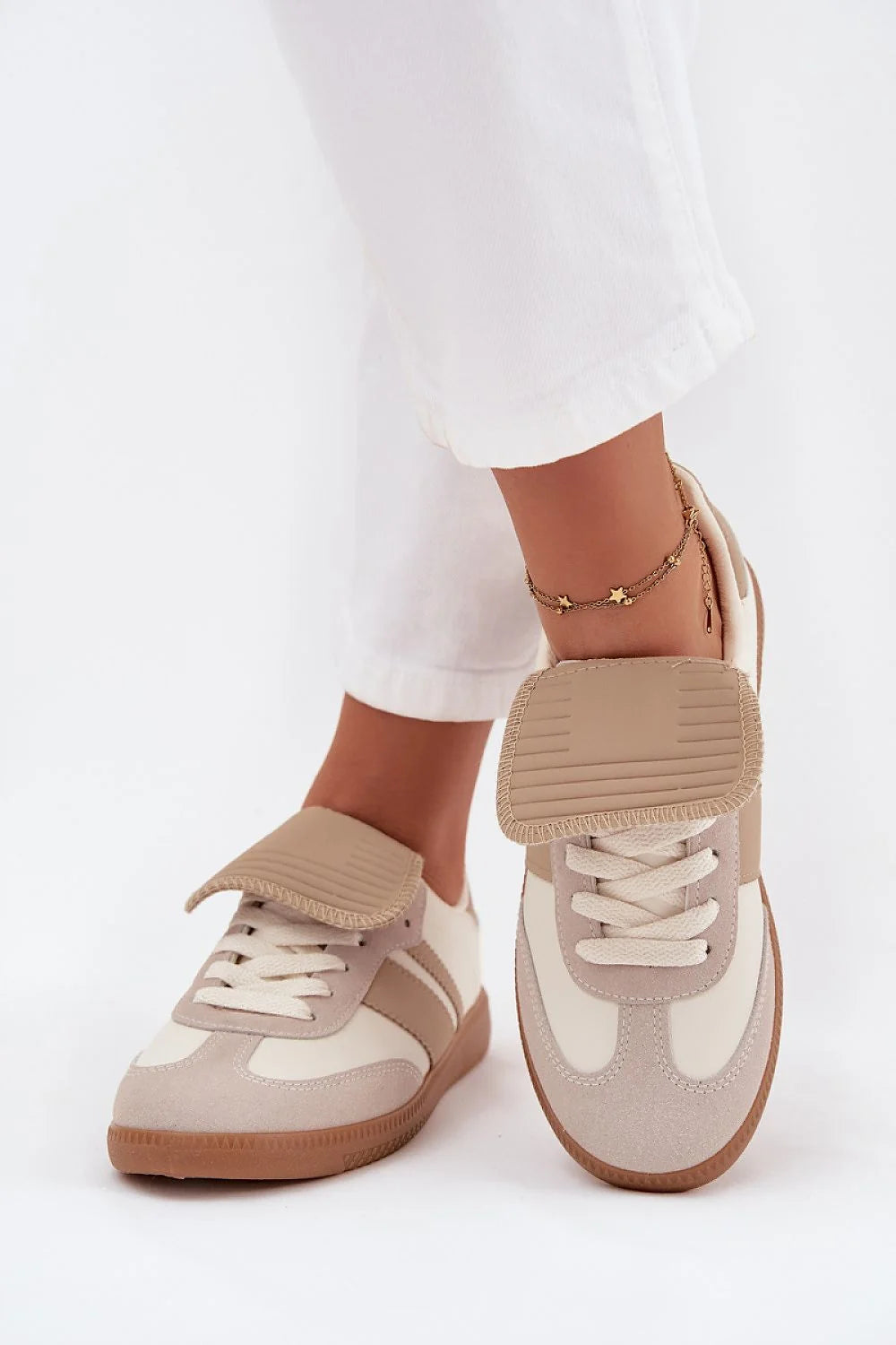 sneakers femme basses similicuir daim textile beige crème languette oversize repliée semelle gomme brun semelleintérieure mousse amorti confortable lacets ajustables