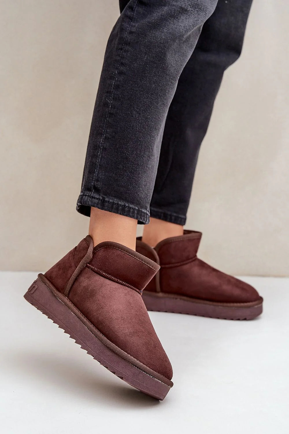 Bottines de neige pour femmes style moderne confortable design minimaliste tige courte suède brun chocolat