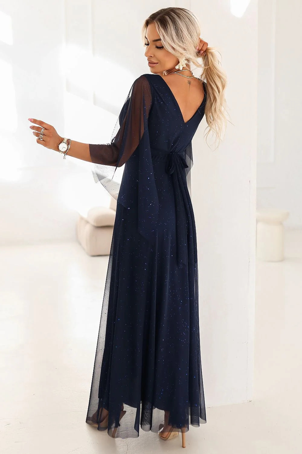 robe longue bleu marine pailletée scintillante soirée mariage Numoco empire taille cintrée ceinture large manches papillon évasées tulle