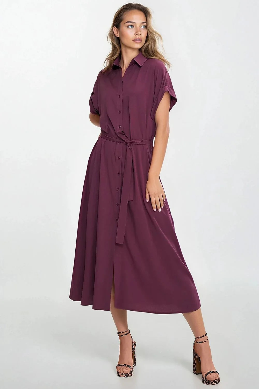 Robe chemise élégante pour femme en viscose couleur prune taille ajustable manches courtes ceinture incluse
