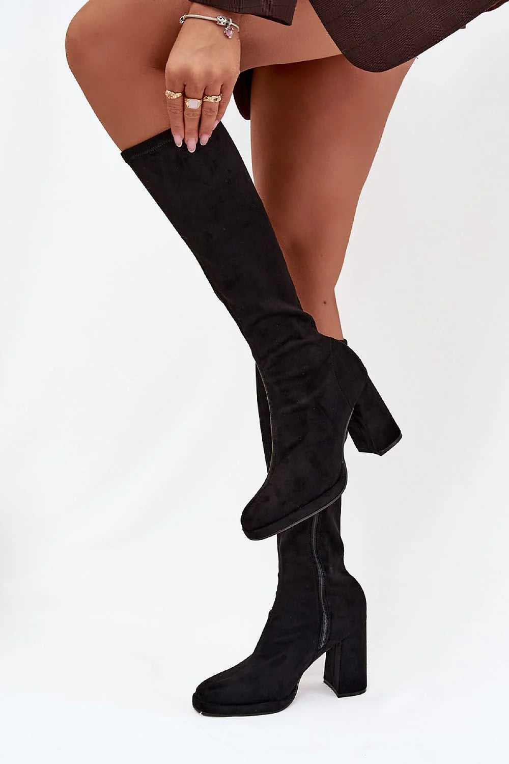 Bottes cuissardes femme suédine noire élégantes confortables talon colonne stable mode hiver féminine éco-responsable