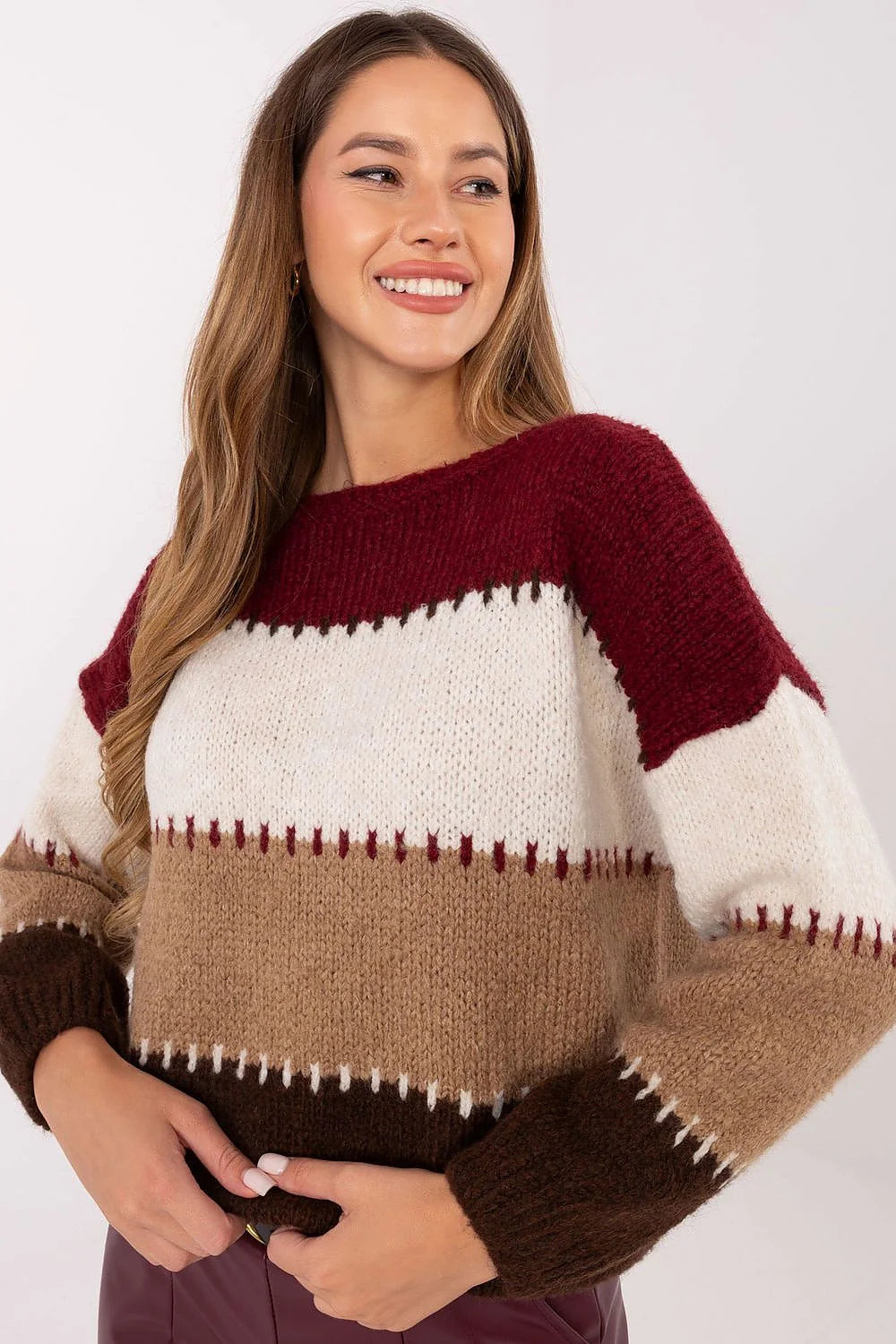 pull femme colorblock rayures larges bordeaux écru camel marron coupe boxy courte encolure ronde manches longues bords côtelés maille moelleuse