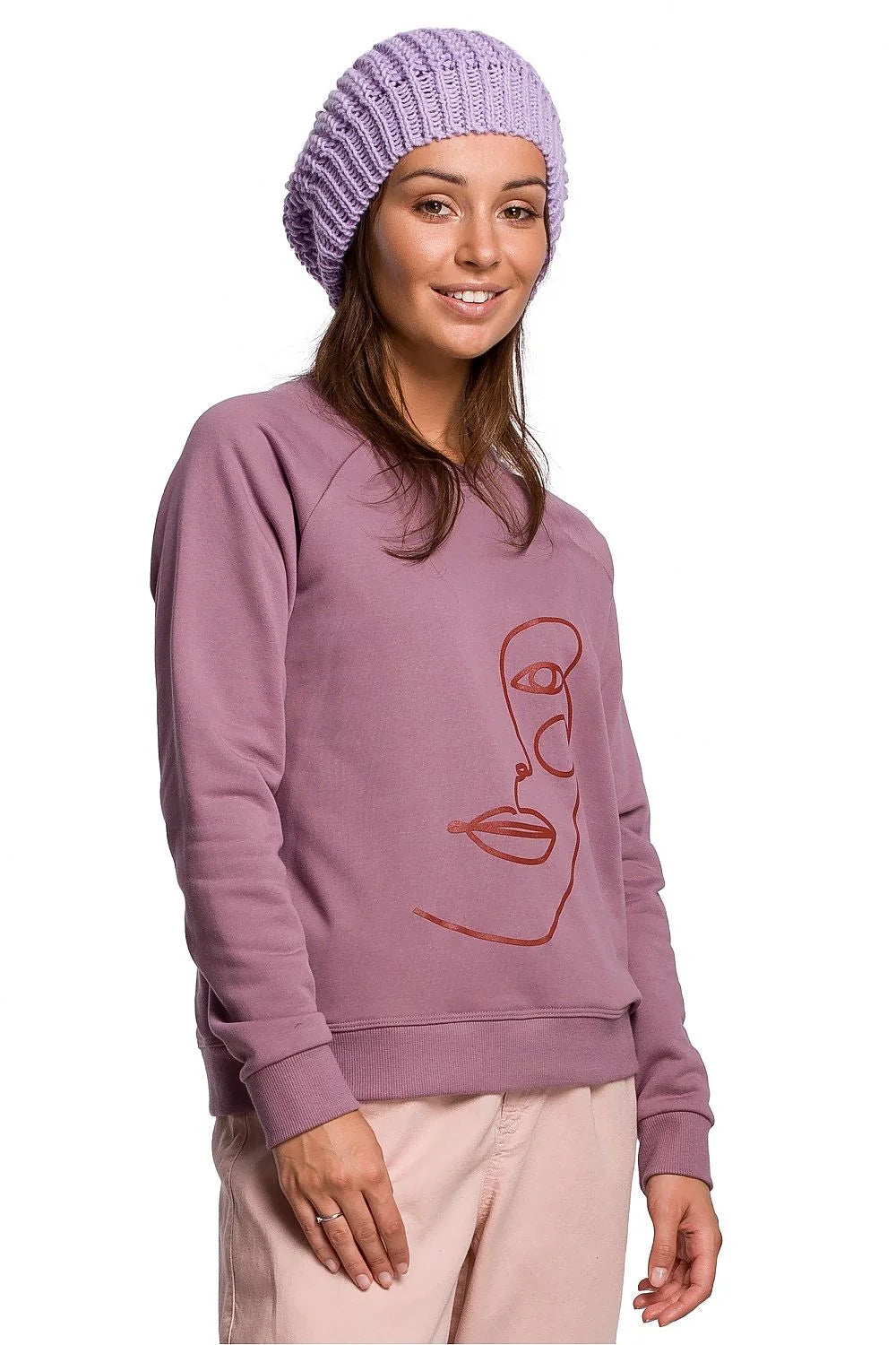 Béret et pull tricotés laine acrylique style décontracté hiver élégant confortable femme moderne urbain