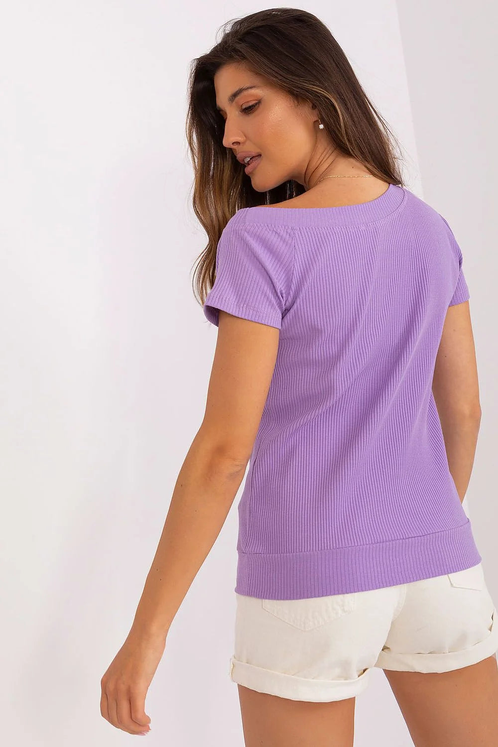 chemisier femme lilas côtelé coton élasthanne manches courtes encolure asymétrique col bateau épaules dénudées coupe ajustée bord côte logo discret