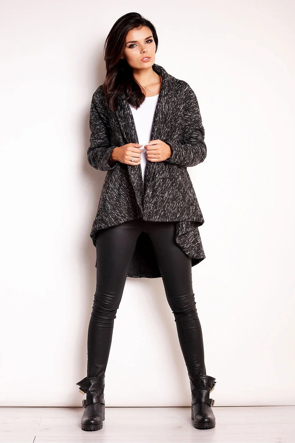 Manteau laine élégance moderne confort coupe ample décontracté sophistiqué automne hiver mode femme chic