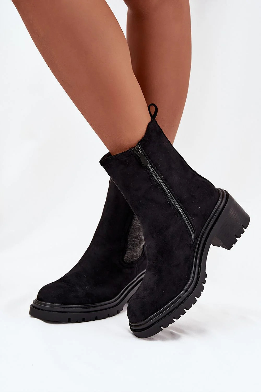 bottines chelsea femme suédine noire bout arrondi fermeture éclair latérale talon bloc 6cm semelle crantée doublure fourrure chaude