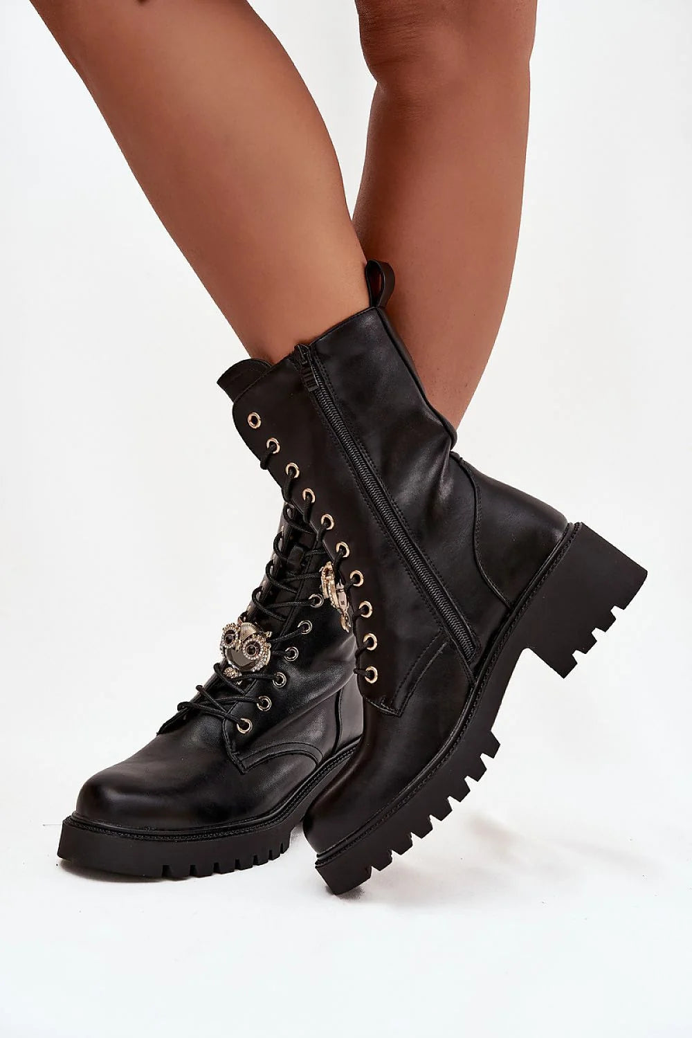 bottines femme noires cuir synthétique talon bloc 5cm plateforme semelle crantée antidérapante lacets œillets dorés fermeture éclair latérale bijou chouette
