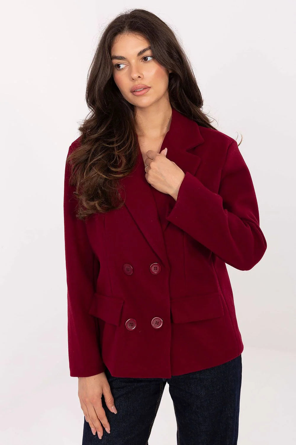 manteau blazer court femme bordeaux double col tailleur poches coupe droite hanches tissu structuré lainé manches longues boutons assortis élégant