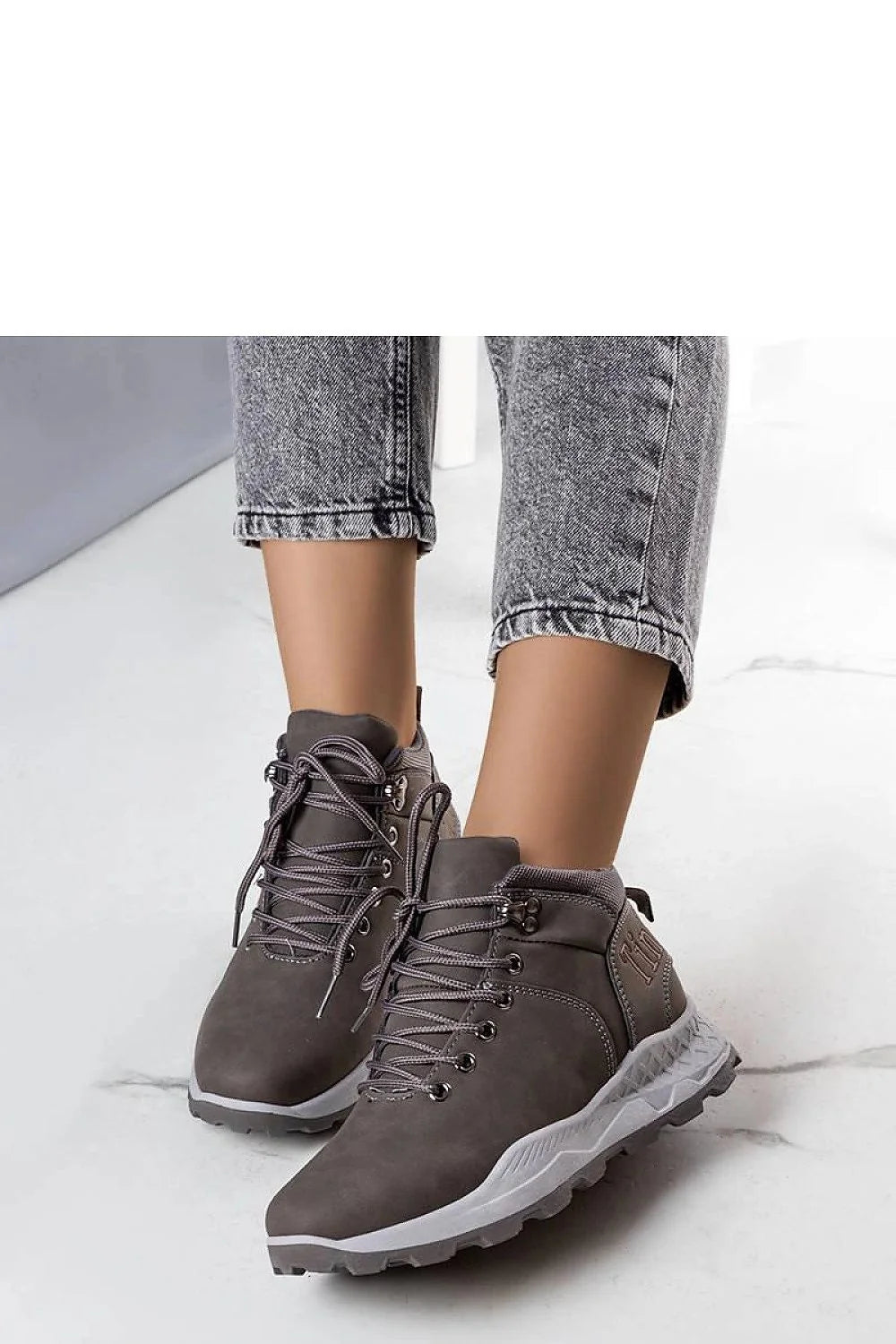 Bottes trappeur Solea femmes style moderne fonctionnel randonnée automne-hiver tricot gris doublure chaude lacets métalliques semelle caoutchouc