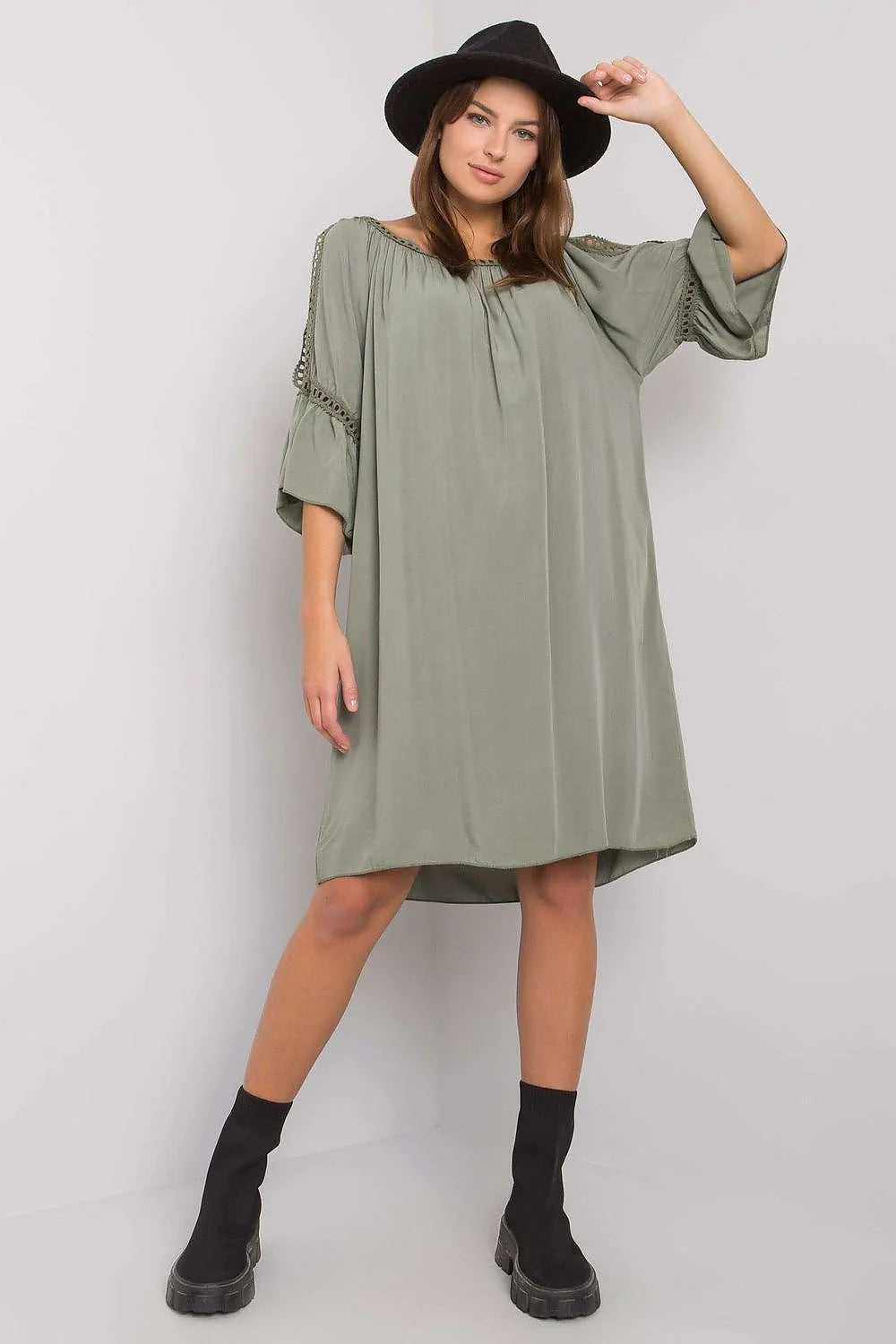Robe de jour Och Bella style bohème vert olive manches 3/4 en crochet viscose 100% femme été