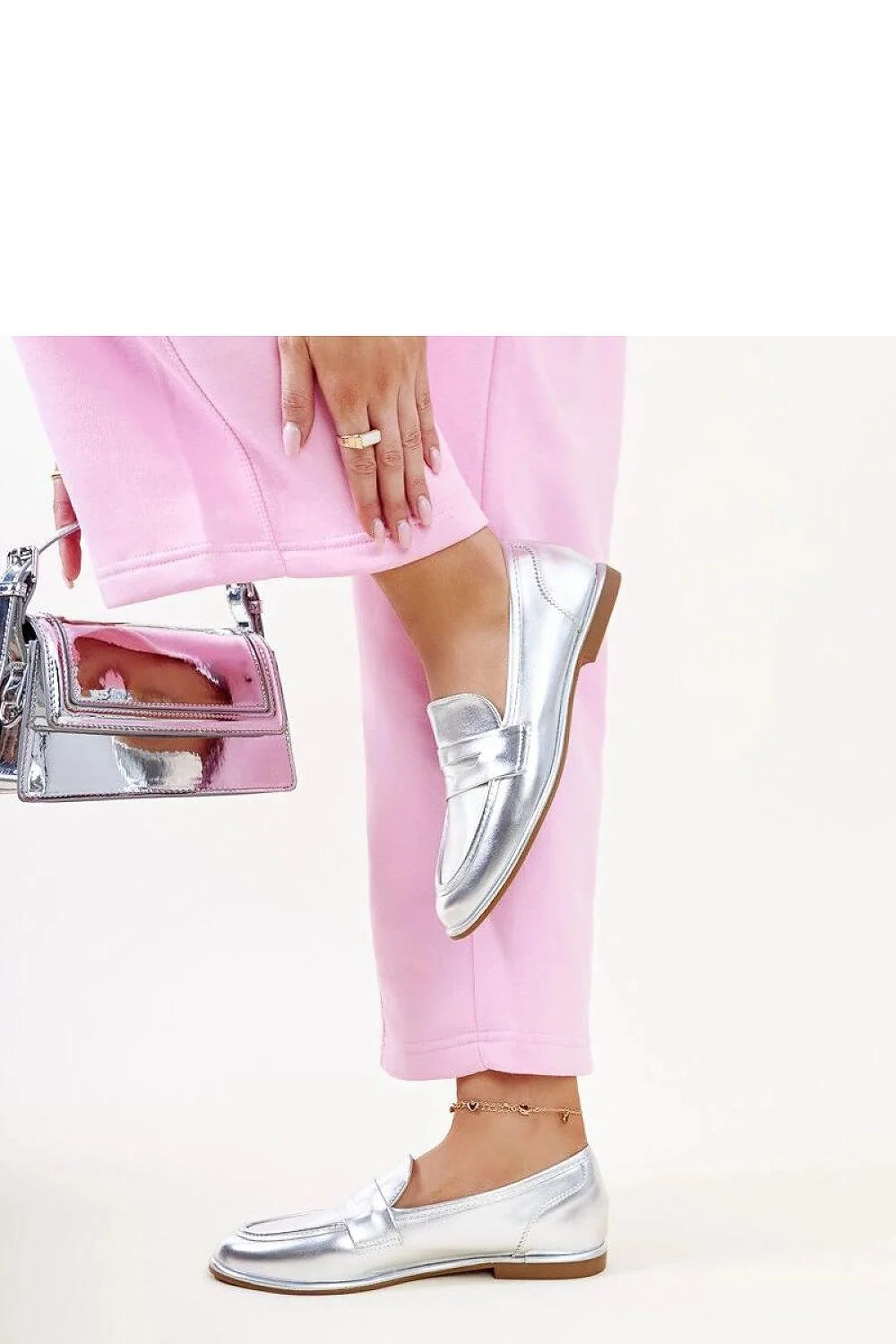 mocassins femmes classiques modernes argentés cuir synthétique brillant semelle plate marron clair slipon bout rond surpiqûres bride décorative confortable quotidien