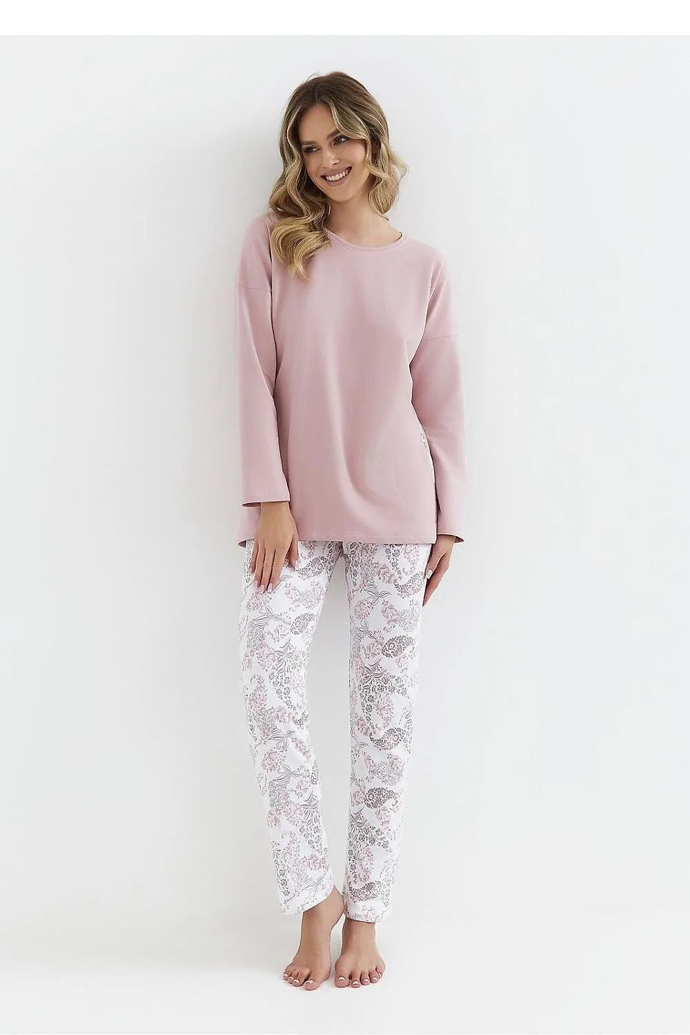 Pyjama femme Cana confort style classique tons neutres coupe ample manches longues pantalon long motif floral