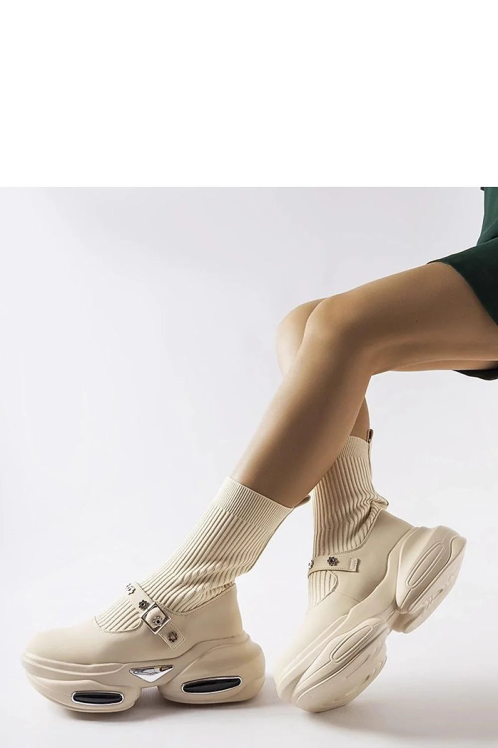 Bottes hautes à tige chaussette crème style sportif et élégant cuir synthétique design futuriste confort max femmes