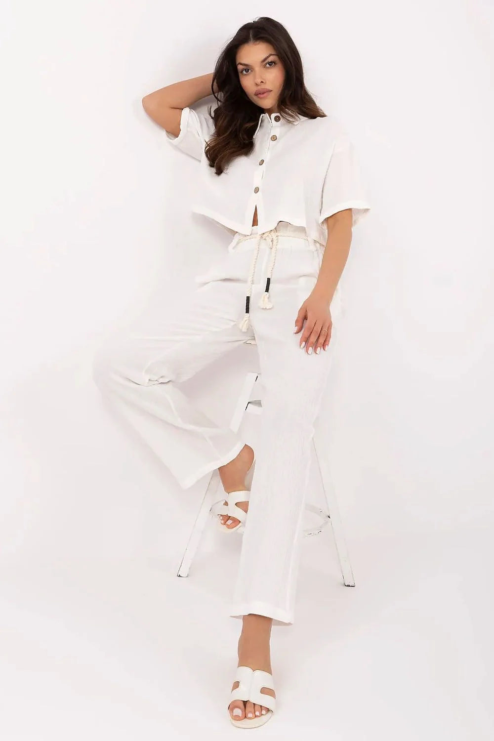 ensemble femme élégant confortable blanc chemisier court boutonné gaufré lin viscose pantalon taille haute coupe droite cordon pompons