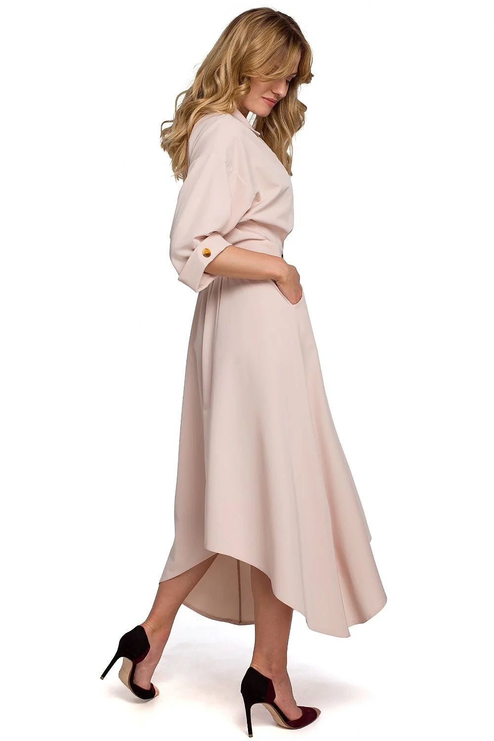 Robe noire asymétrique polyester chic moderne femme élégante manches longues boutons dorés urbain chic