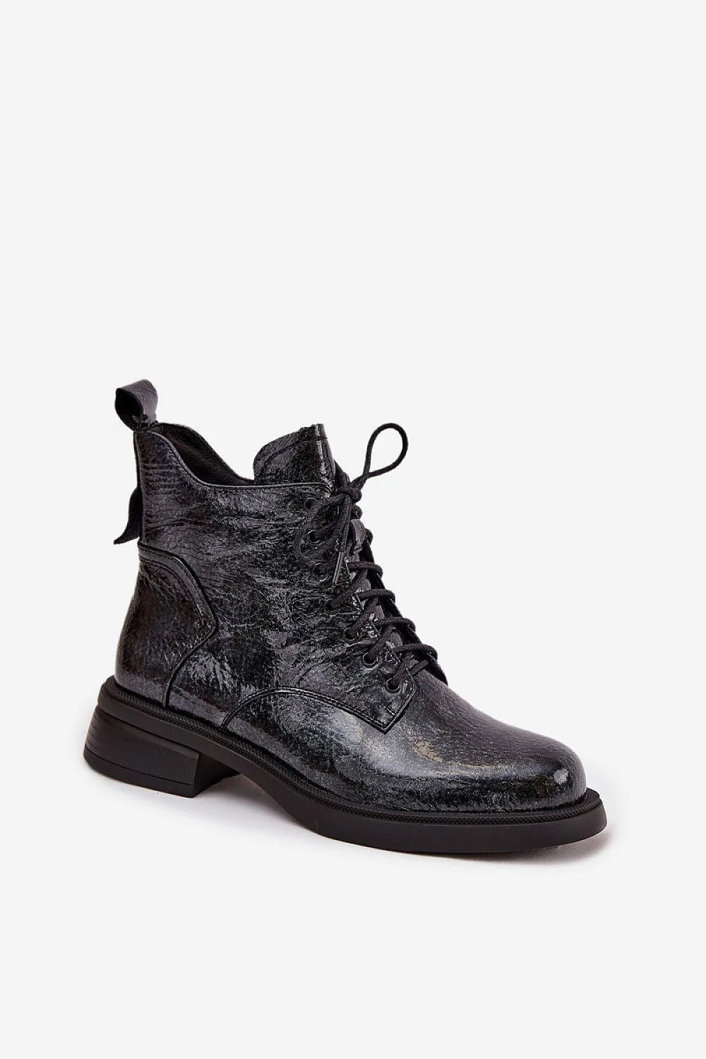 bottines femme cuir verni noir effet froissé montantes cheville lacets fermeture zippée tirant talon bloc bas semelle crantée doublure chaude