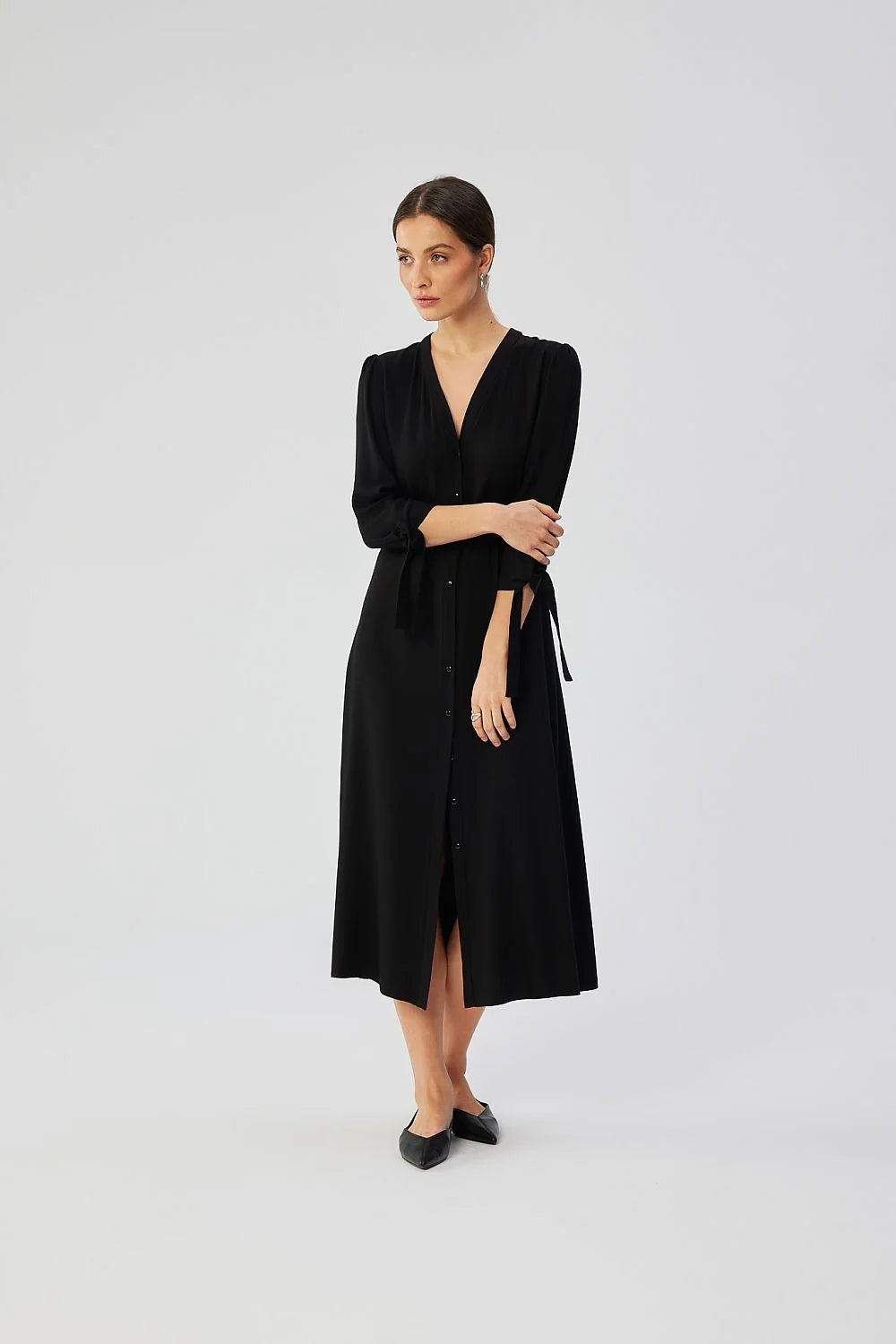 Robe de jour élégante en viscose noire coupe A-line manches 7/8 en Pologne cousue femme