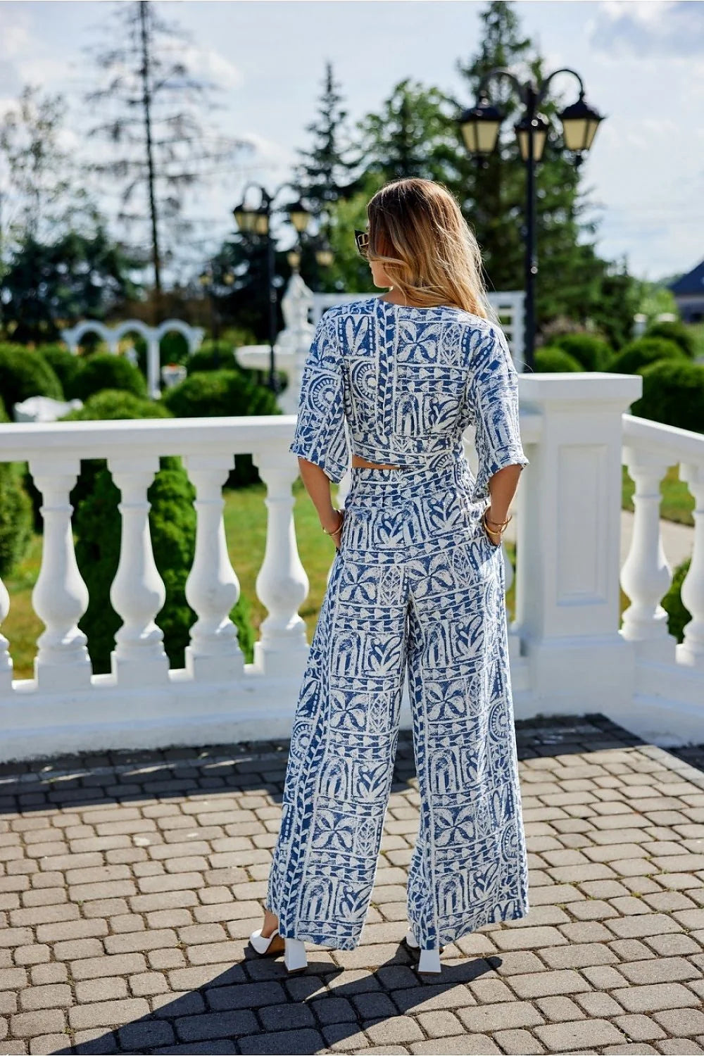 Ensemble mode femme été 2023 chemisier short coton motif géométrique floral bleu blanc manches mi-longues coupe ample confort