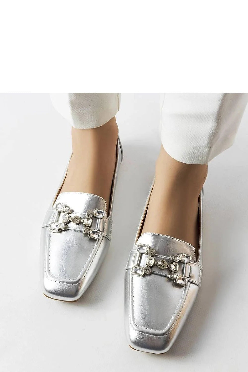 Moccasins pour femmes design moderne élégant couleur argent cuir métallisé détails cristal confortable occasionnels mode