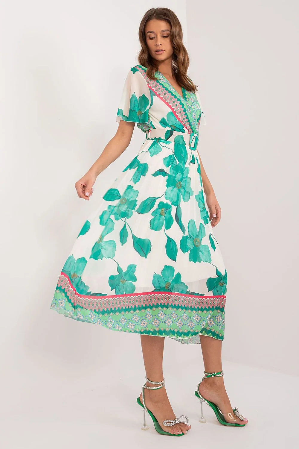 robe midi fleurie cintrée ceinture décolleté V manches courtes volantées voile léger fluide plissé imprimé vert émeraude