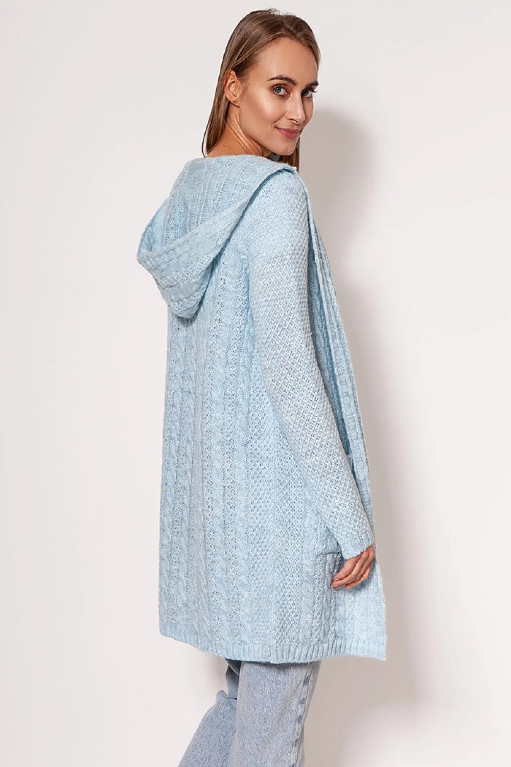 Cardigan pour femme en maille tricoté rouge vibrant, coupe ample, manches longues, capuche intégrée, deux poches, matériau mixte, confortable et élégant