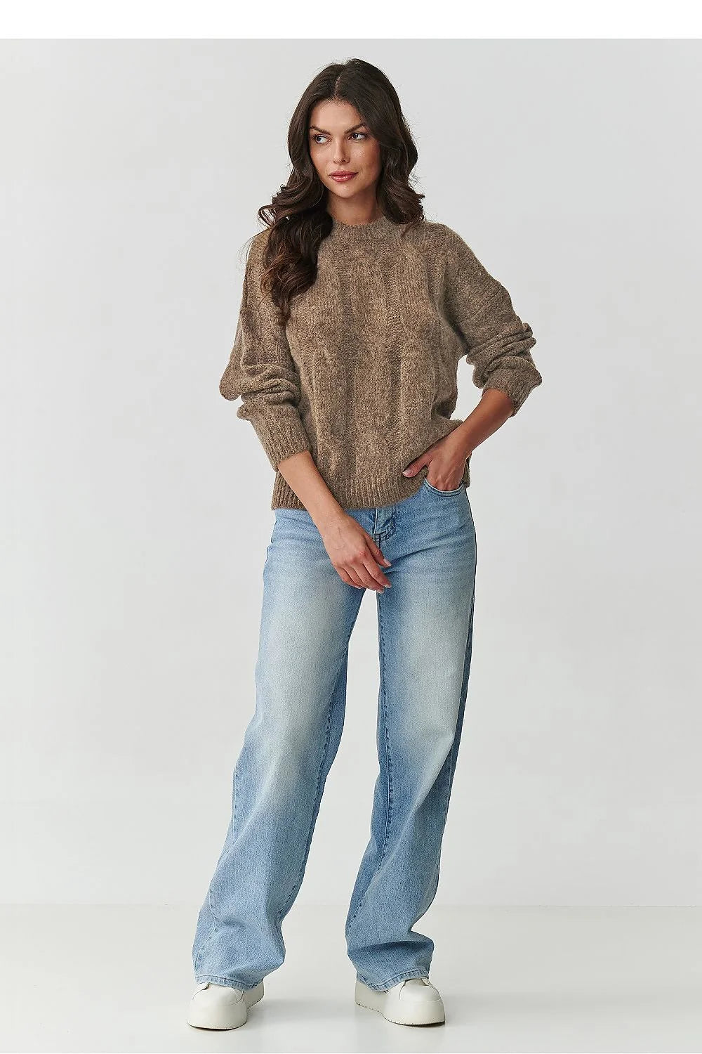 pull femme oversize col rond tresse maille duveteuse chaude manches longues poignets côtelés base marron chiné mohair laine acrylique