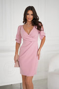 Robe cocktail élégante couleur rose pastel manches volumineuses encolure V coupe ajustée fente avant tissu polyester elasthanne femme