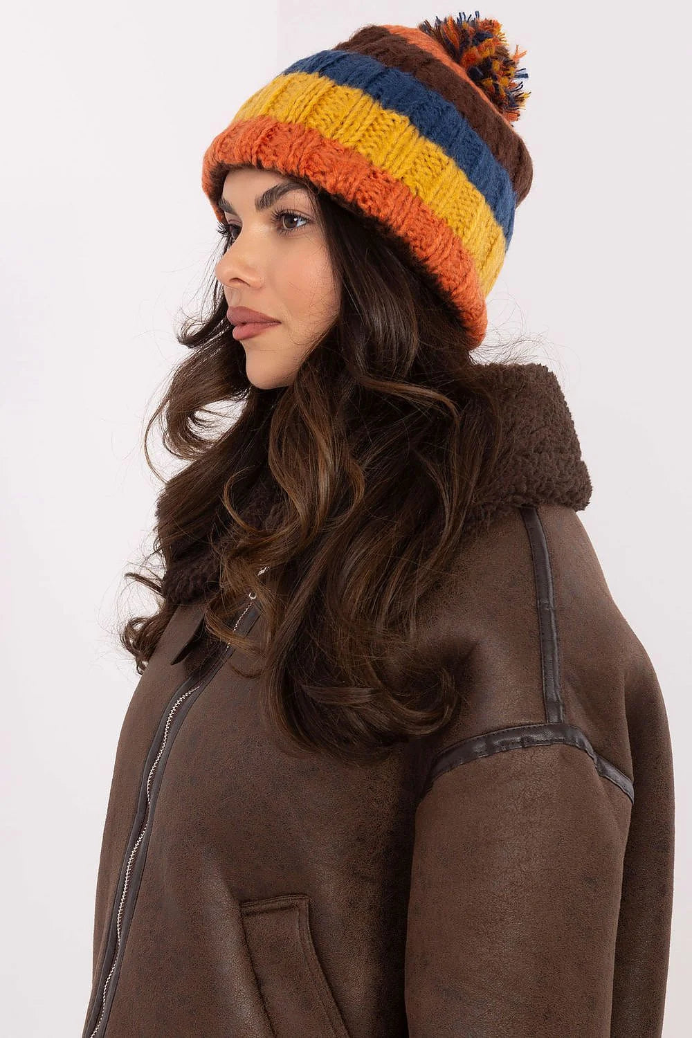 bonnet hiver rayé multicolore pompon duveteux grosse maille laine acrylique doux épais stretch bord revers côtelé torsadé ajusté