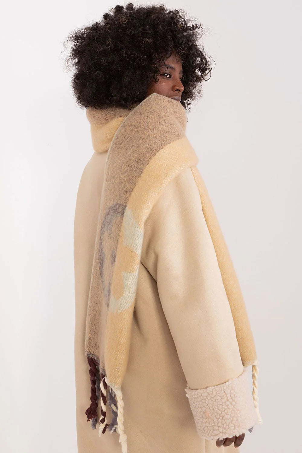 écharpe longue oversize polyester bouclée duveteuse moelleuse effet mohair chaude camel beige taupe bicolore étoile discrète franges tressées multicolores cocooning