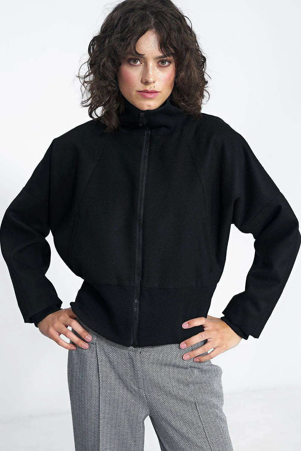 Veste urbaine féminine noire oversize polyester spandex viscose automne printemps coupe cintrée taille ajustable femme