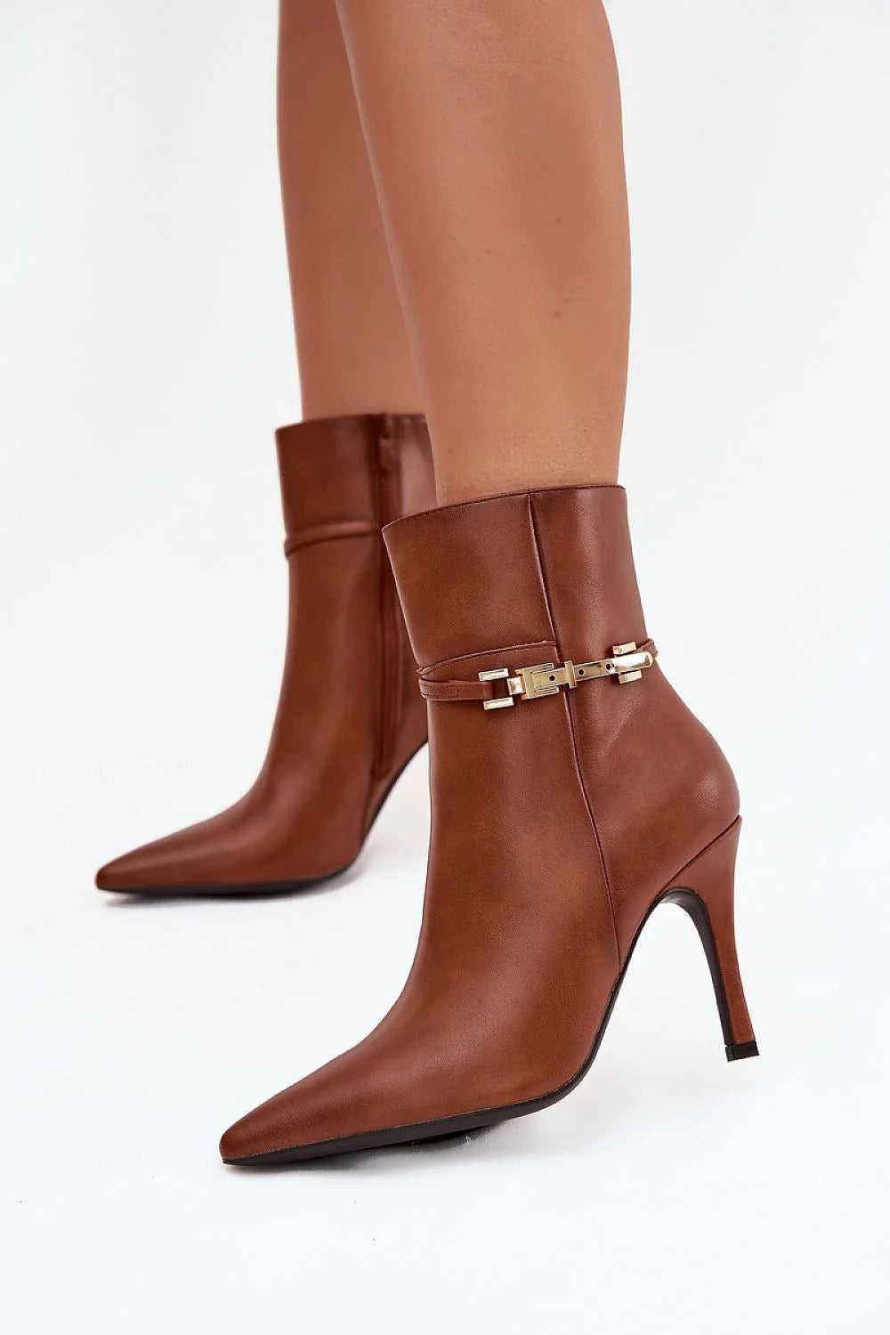 bottines femme similicuir cognac talon aiguille 10cm bout pointu cheville fermeture eclair doublure fourrure intérieure sangle boucle dorée élégantes