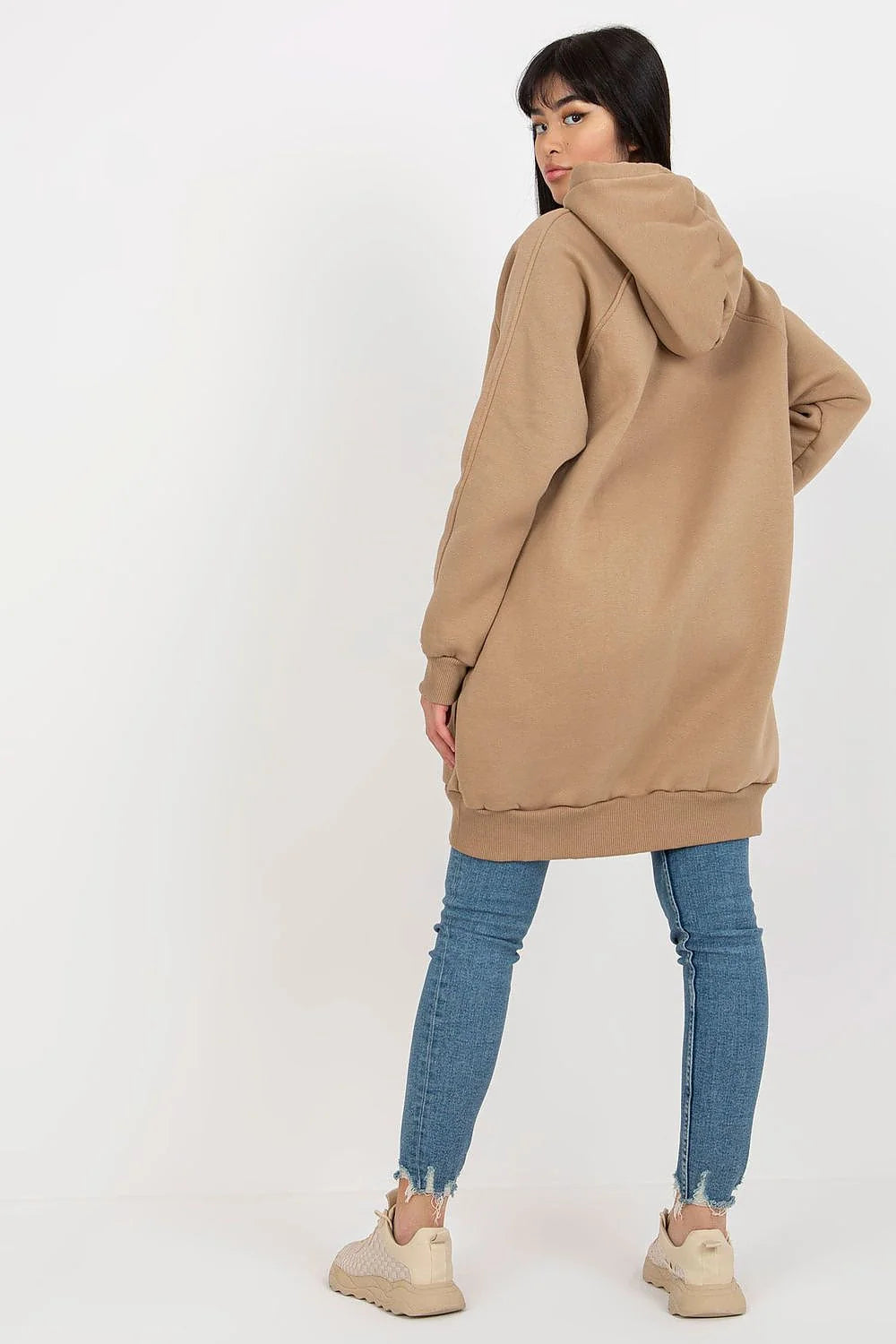 sweatshirt long oversize capuche tunique camel molletonné chaud poches latérales cordon blanc manches raglan ourlets côtelés confort polyvalente femme
