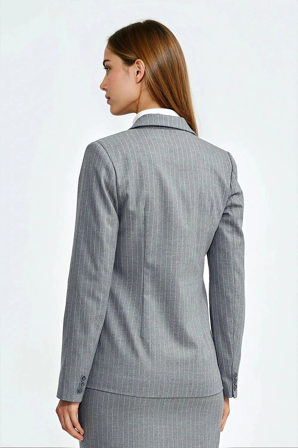 blazer cintrée ajustée veste rayures subtiles contrastées tennis col classique revers manches longues boutonnées épaulettes hanches minimaliste fausses poches doublée
