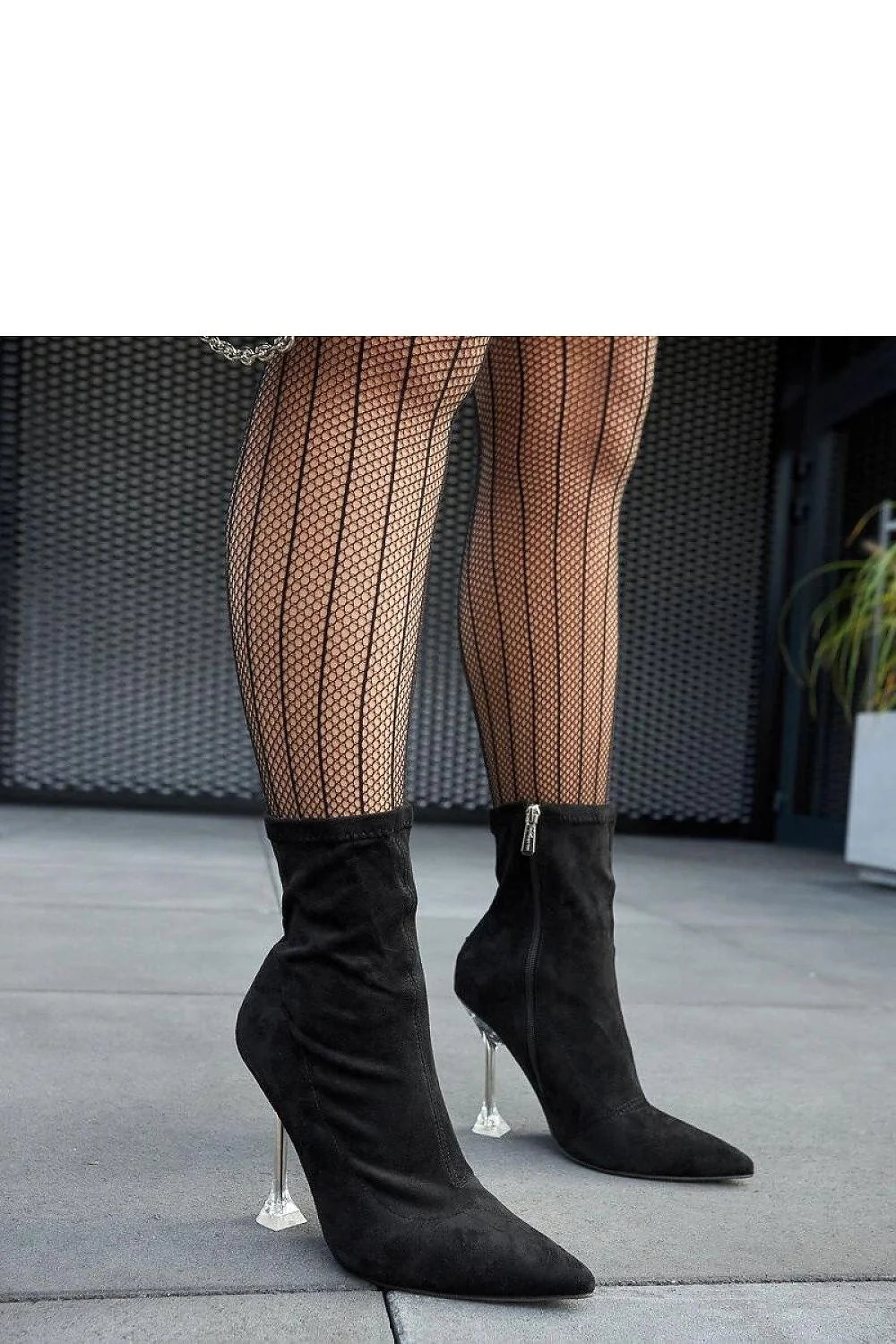 bottines femme noires suédine mi cheville tige ajustée bout pointu fermeture éclair latérale talon aiguille transparent sculpté