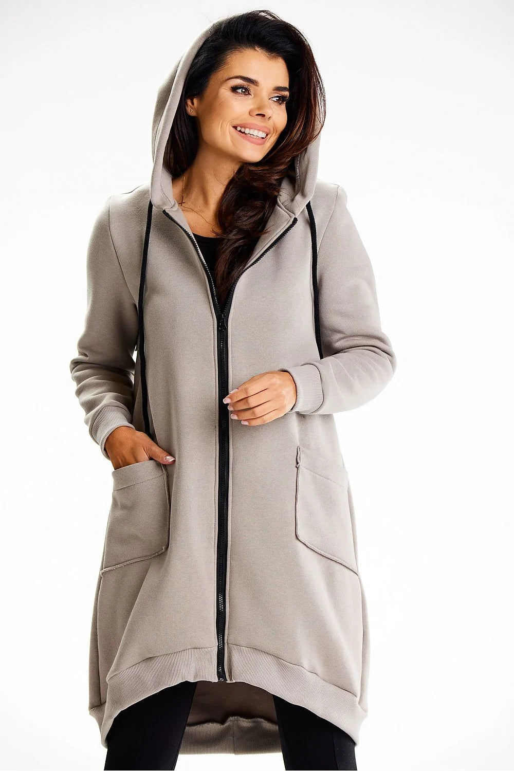 manteau long capuche matelassé gris clair oversize zippé molleton coton polyester doublée cordons contrastés poches plaquées poignets côtelés asymétrique