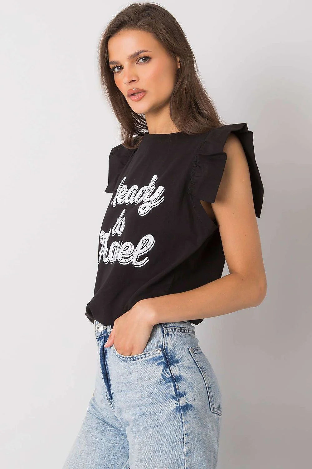 Top mode femme sans manches en coton graphique Ready to Travel ruffle neckline pastel yellow casual chic